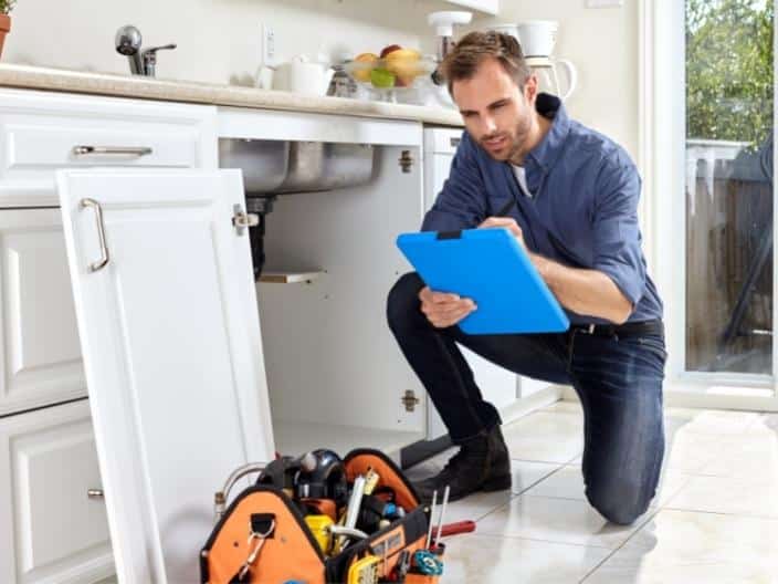 When to DIY and When to Call a Professional Plumber